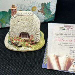 Lilliput Lane Collector's Club “Petticoat Cottage” collectible cottage